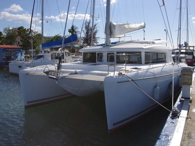 Lagoon 421